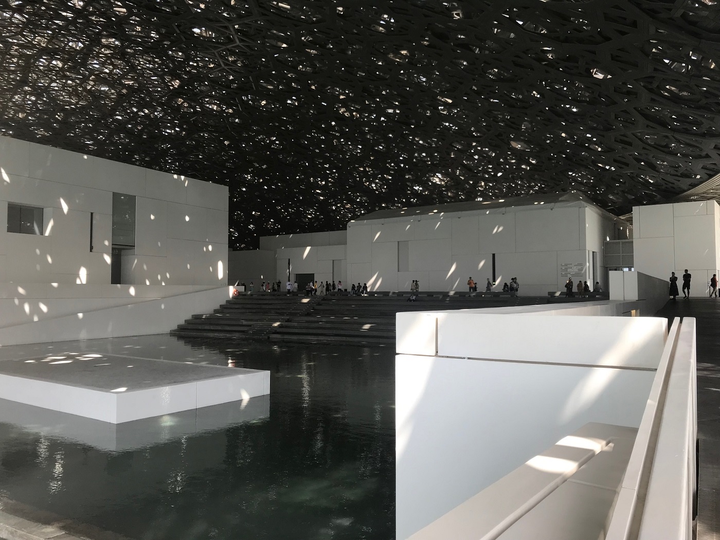 Iconos en el desierto. Nouvel y el Louvre aterrizan en Abu Dhabi.