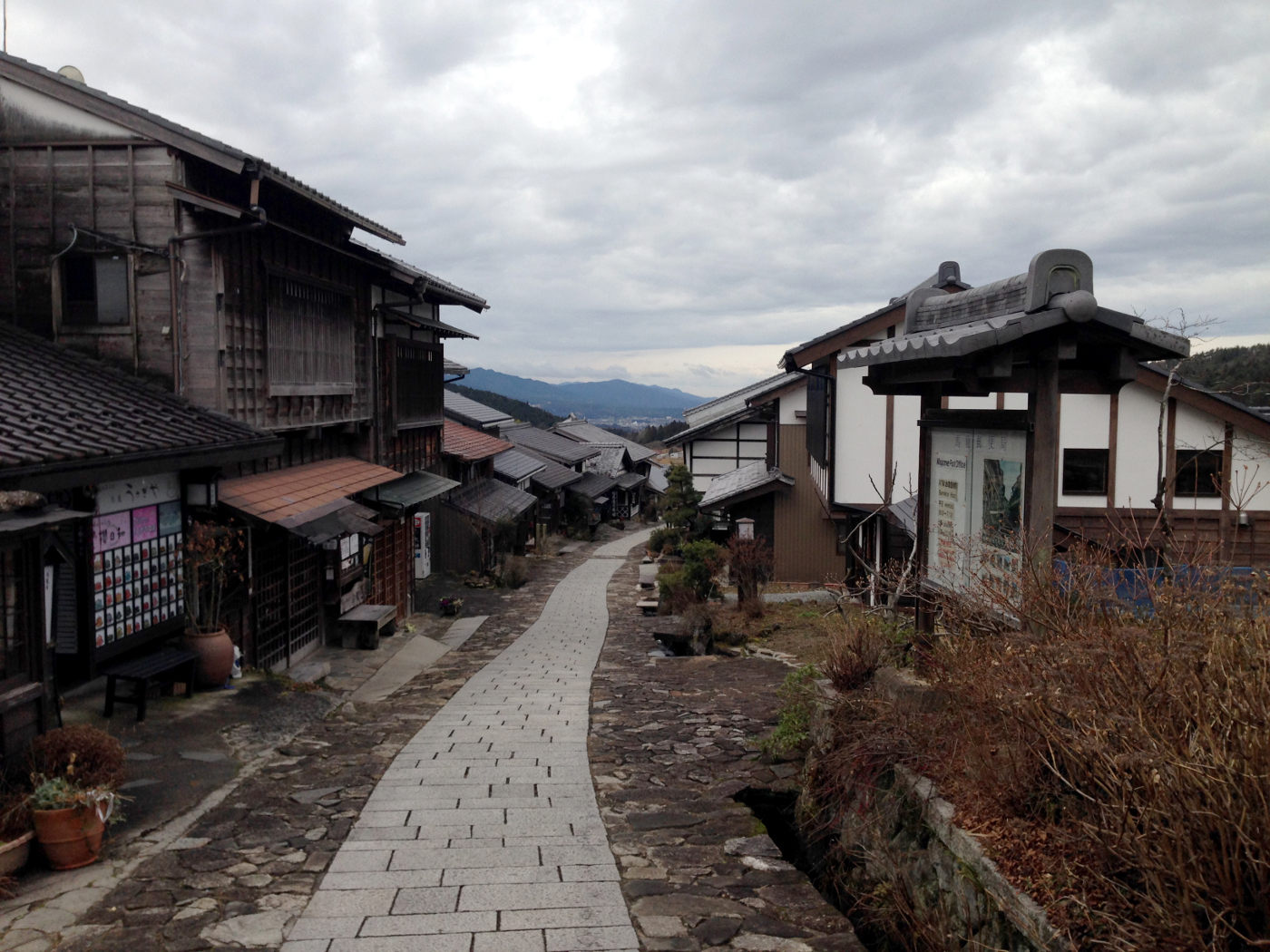 NAKASENDŌ (中 山 道 CAMINO EN MEDIO DE LAS MONTAÑAS), O EL CAMINO QUE ANDUVE BUSCANDO, SIN SABER BIEN QUÉ.