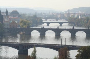 TENDIENDO PUENTES ENTRE ARQUITECTURA Y SOCIEDAD