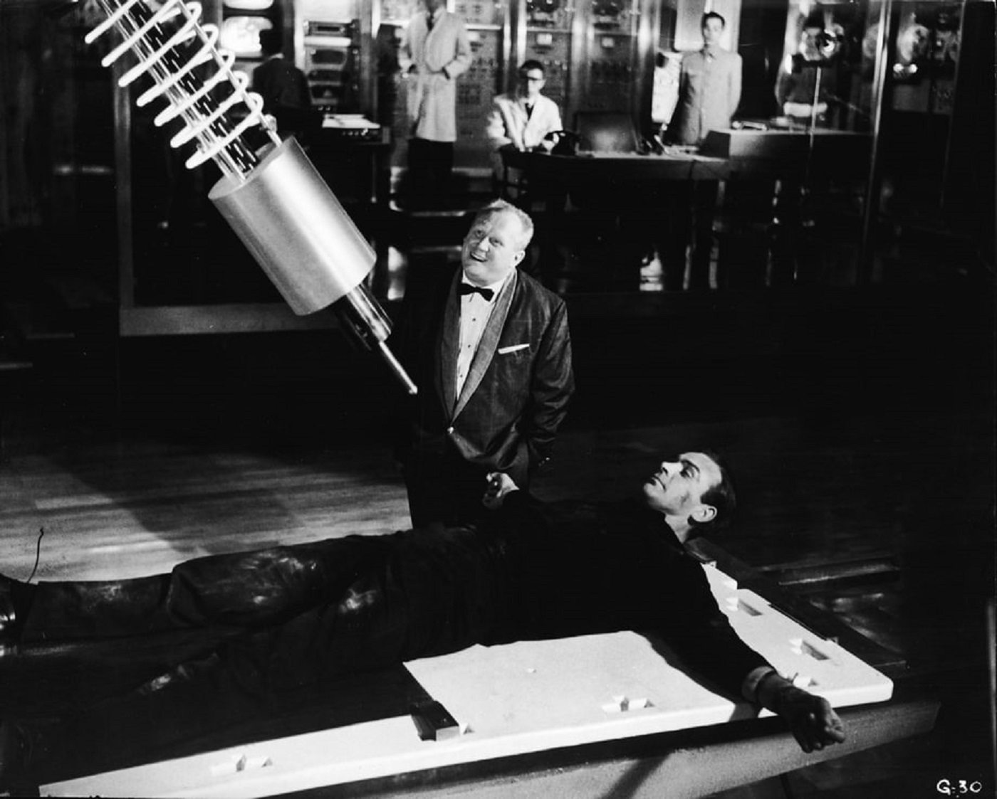 Goldfinger: ¿Héroe o villano?