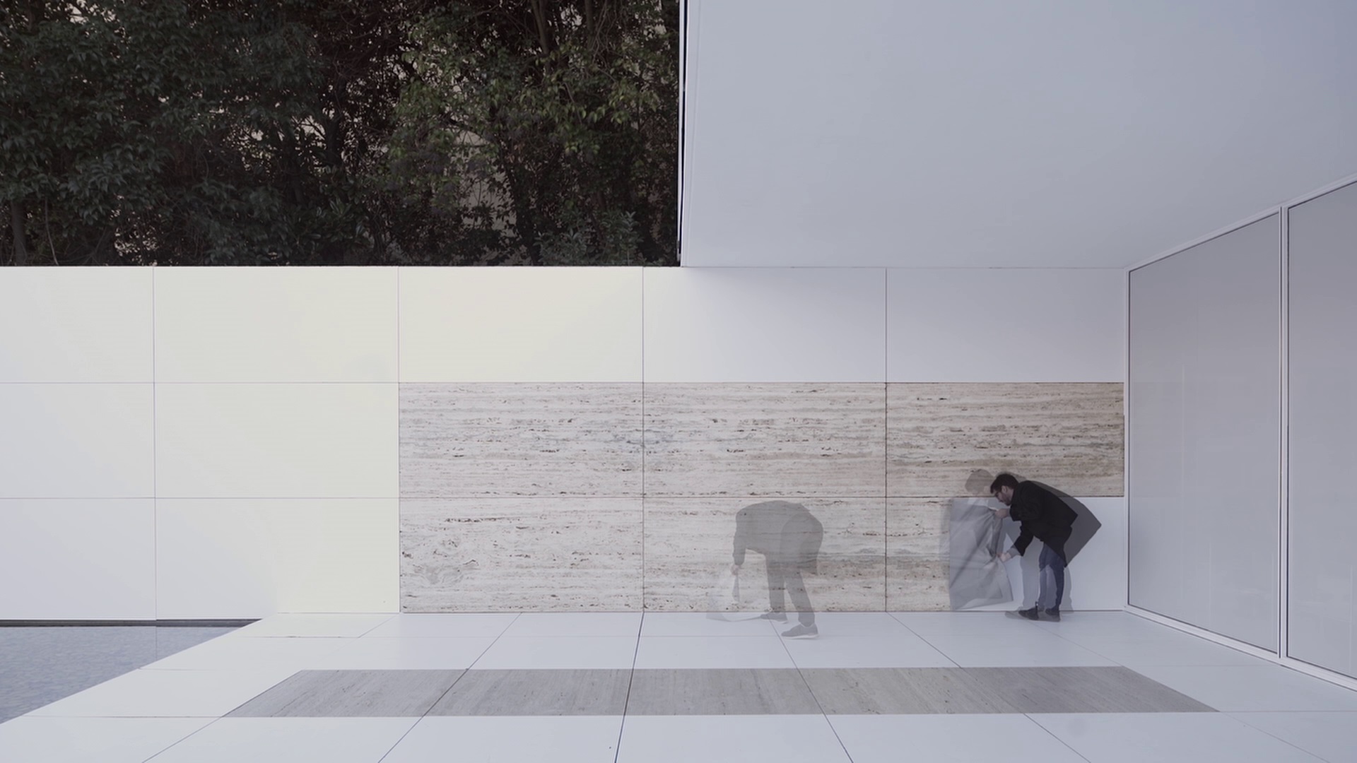 Mies missing materiality