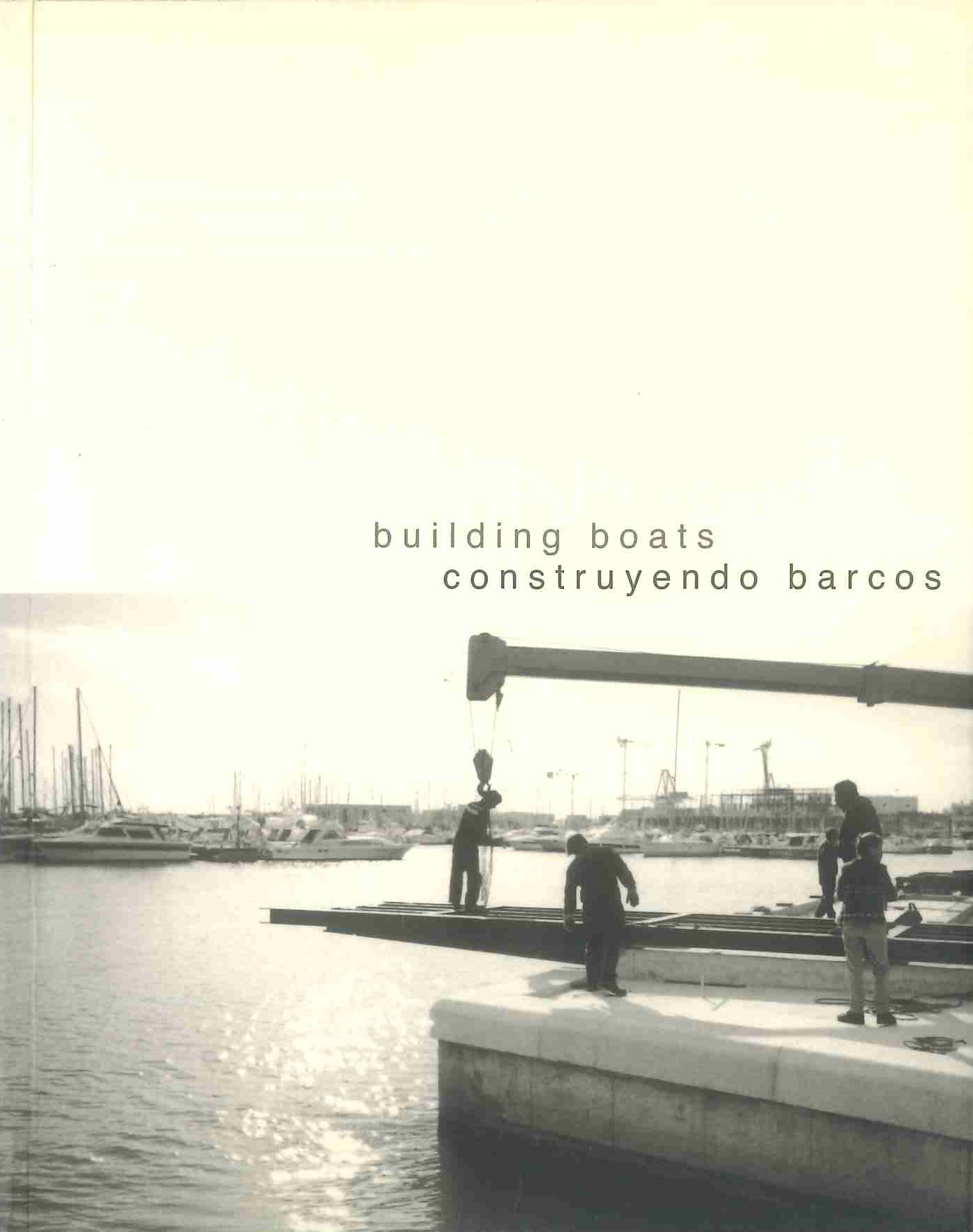 Construyendo barcos : [muelle y edificio de servicios en el puerto de Alicante]