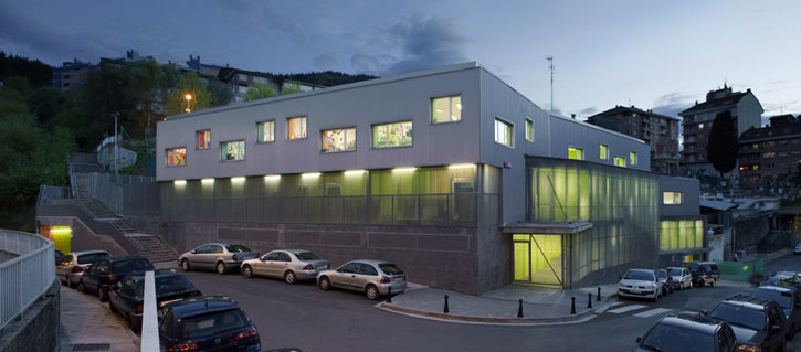 Guardería y Aparcamiento Sansaburu