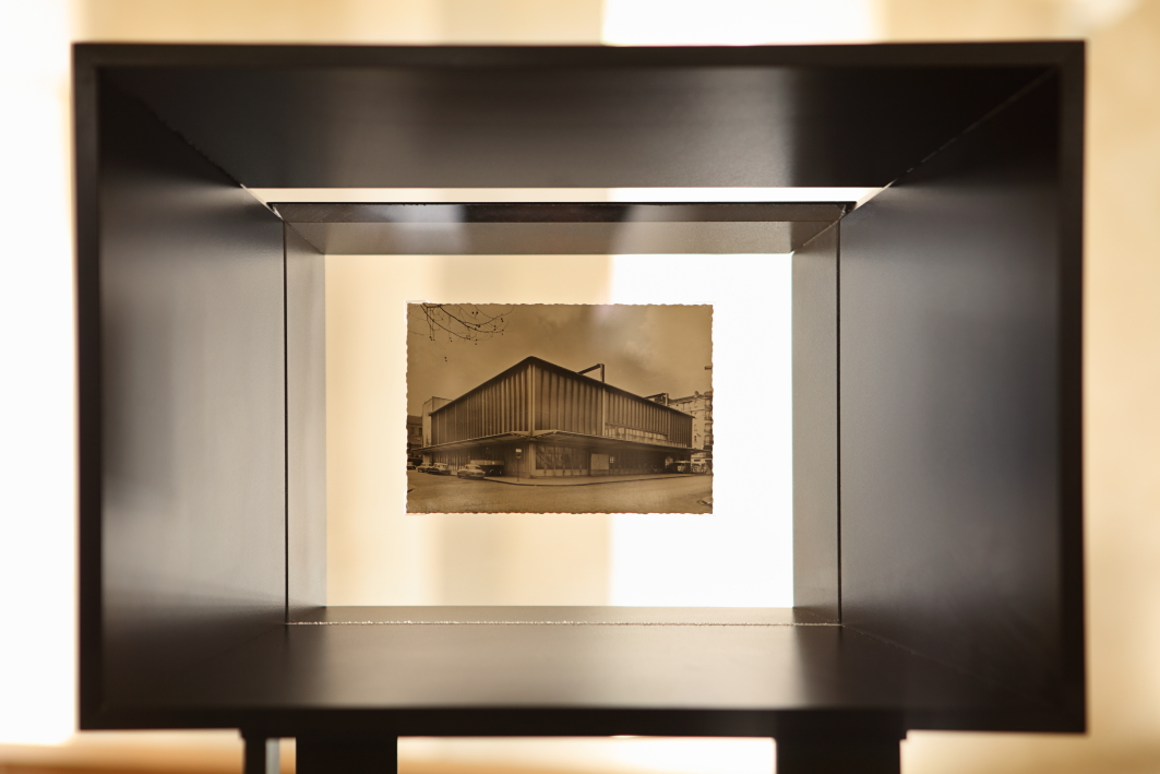 RE: COLECCIÓN. Postales inventadas. Otra historia sobre arquitectura
