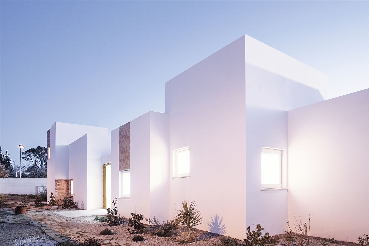 CASA PARA UNA FAMILIA DE FELINOS Y CANINOS