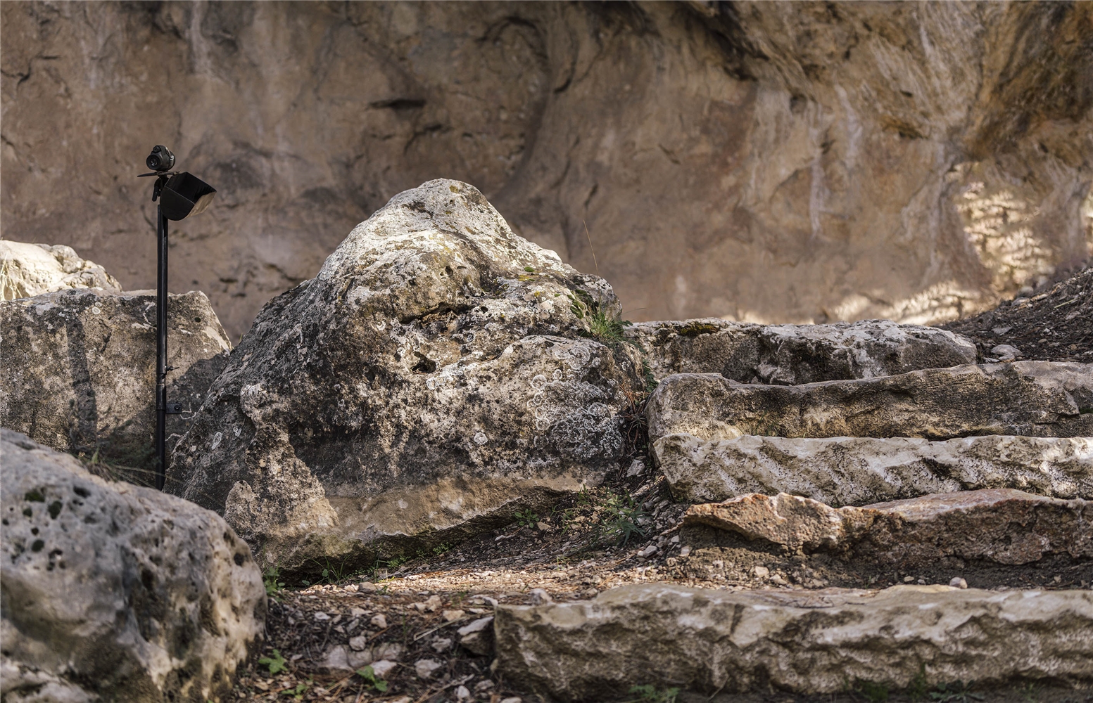 PIEDRA DEL LETRERO. Acceso y uso social de pinturas rupestres.