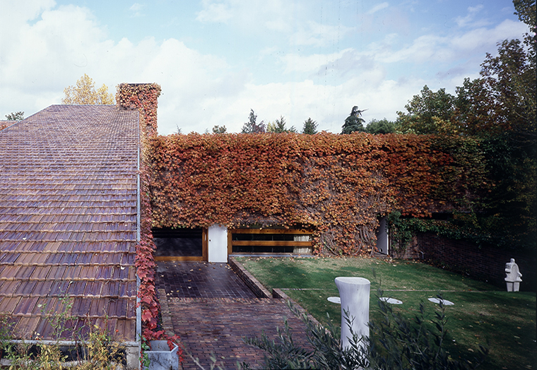 CASA HUARTE: JOSÉ ANTONIO CORRALES Y RAMÓN VÁZQUEZ MOLEZÚN